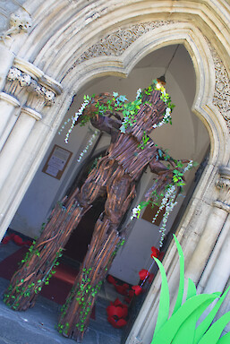 tree stilt walker manchester