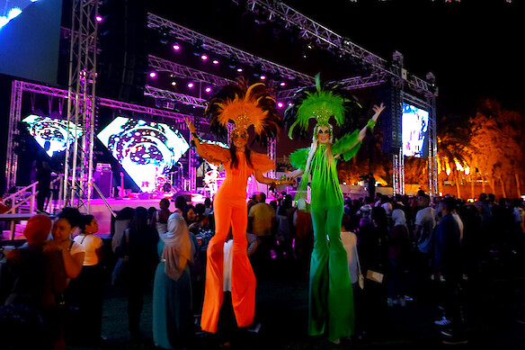carnival stilt walkers hire uk